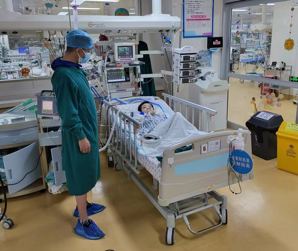 霍尔果斯市跨省救护车出租公司