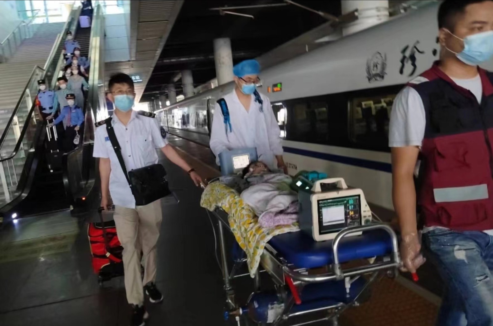 霍尔果斯市高铁转运公司